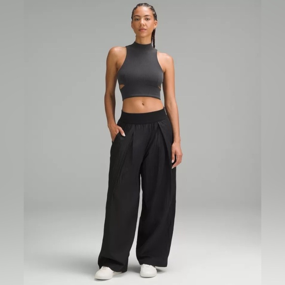 🆕🖤 Lululemon Ribbed Softstreme Mockneck Cropped Tank Top - Black - Picture 1 of 10
